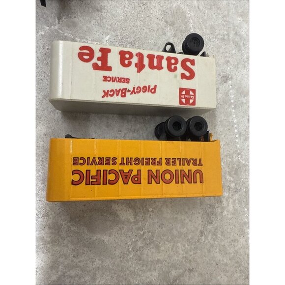 Vintage Tyco HO Scale lot of 2 trailers. Pre-owned - Picture 3 of 5